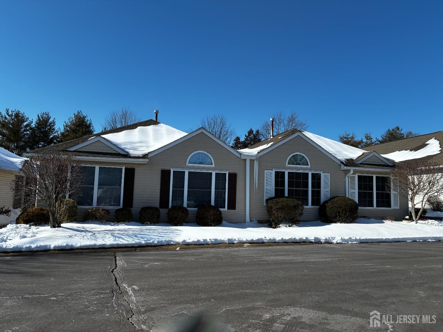 Property Photo:  314 Waxwing Drive  NJ 08831 