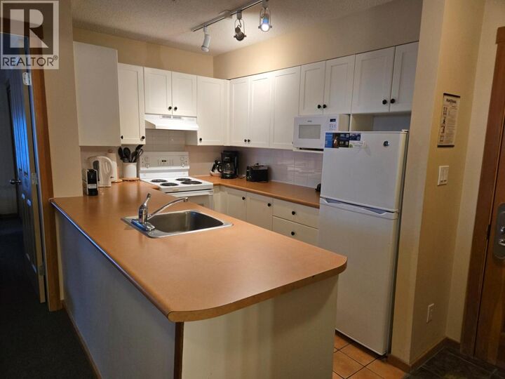 2060 Summit Drive 114 — photo 1