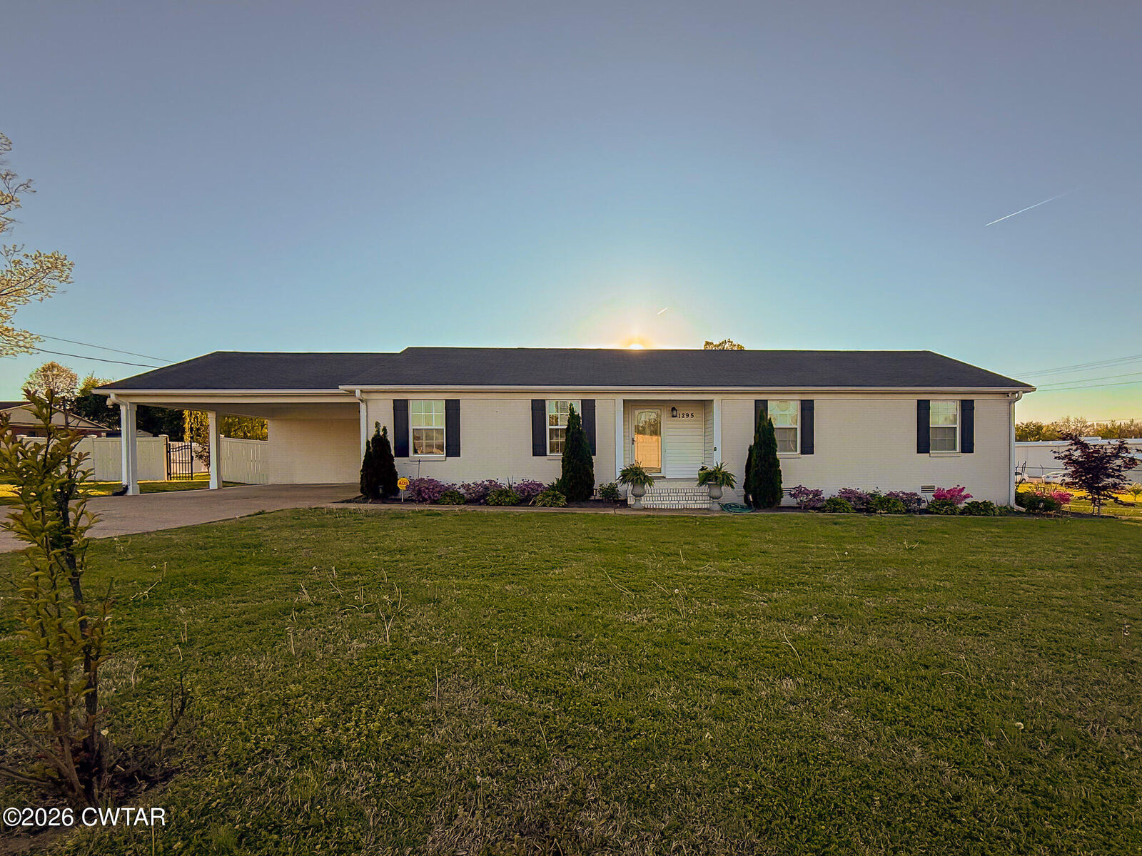 Property Photo: 1295 E College Extd E TN 38012