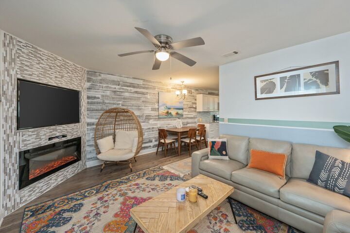 Property Photo: 636 W Caladium Circle # B FL 32413