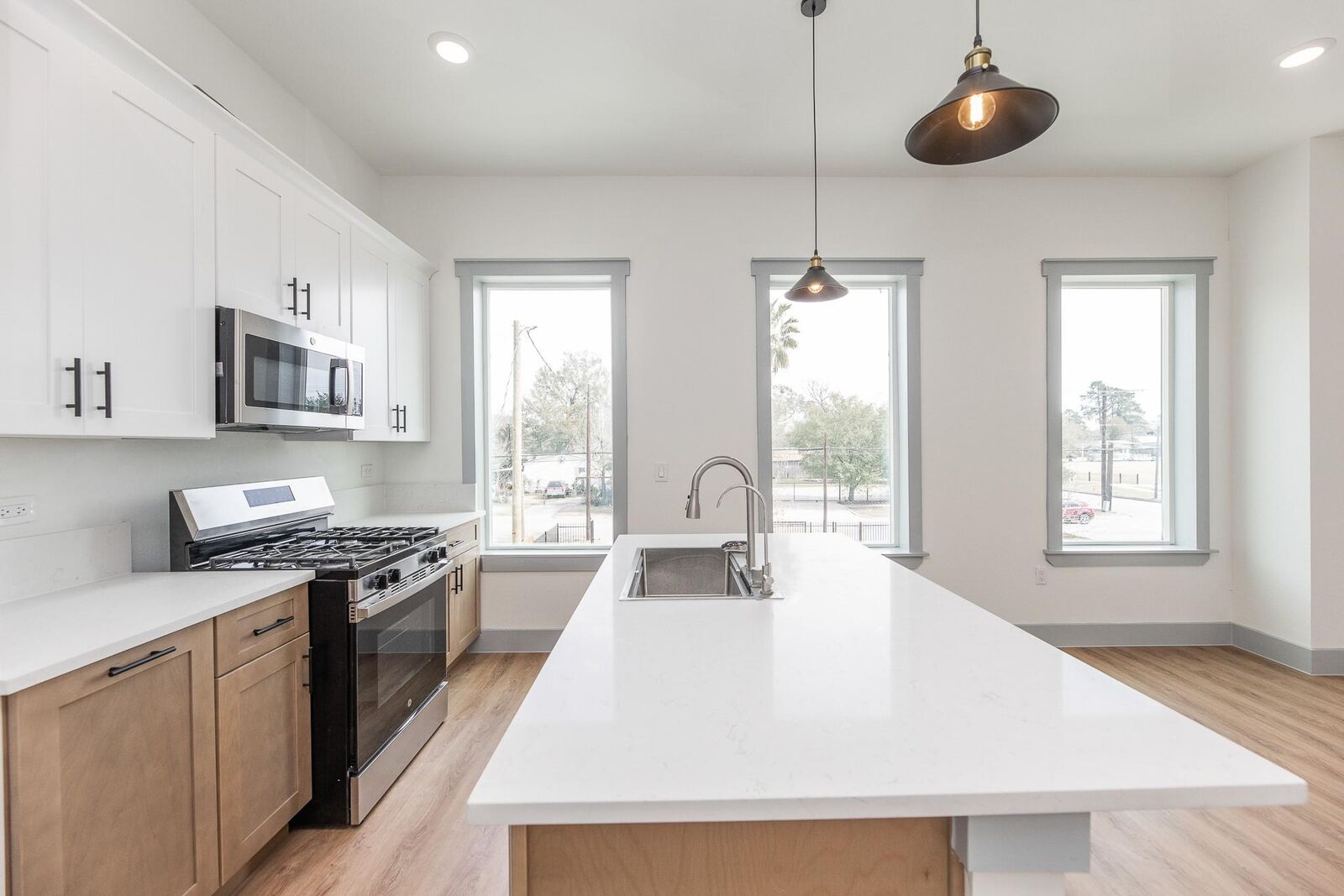 Property Photo: 704 S 1st Street TX 77301