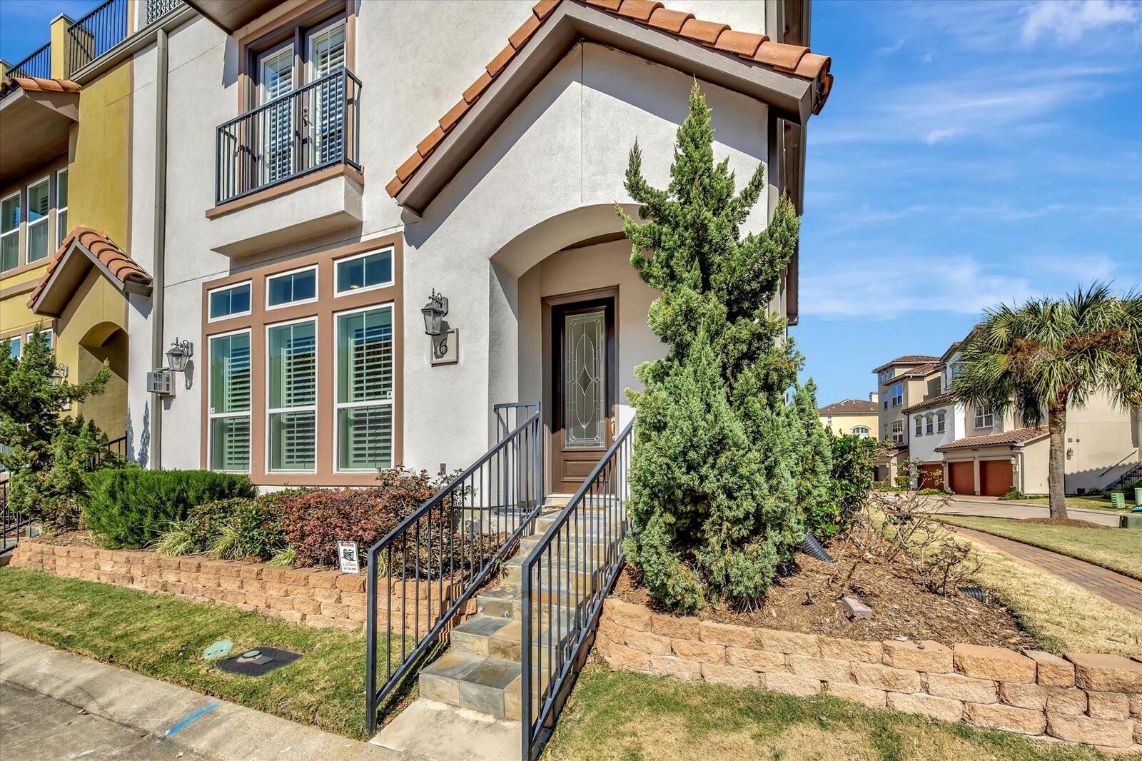 Property Photo:  6 W Oaks Drive  TX 77058 