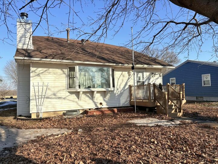 Property Photo:  304 Lincoln Street  IA 50666 