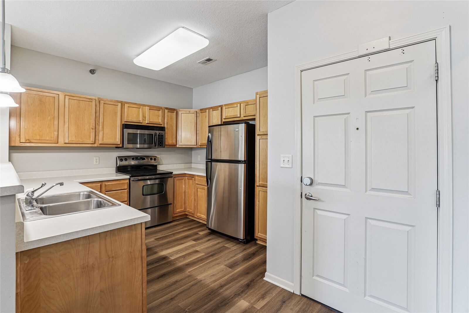 Property Photo:  1313 SE University Avenue 206  IA 50263 