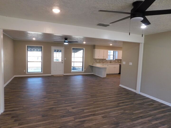 Property Photo: 1516 Frost St TX 75644