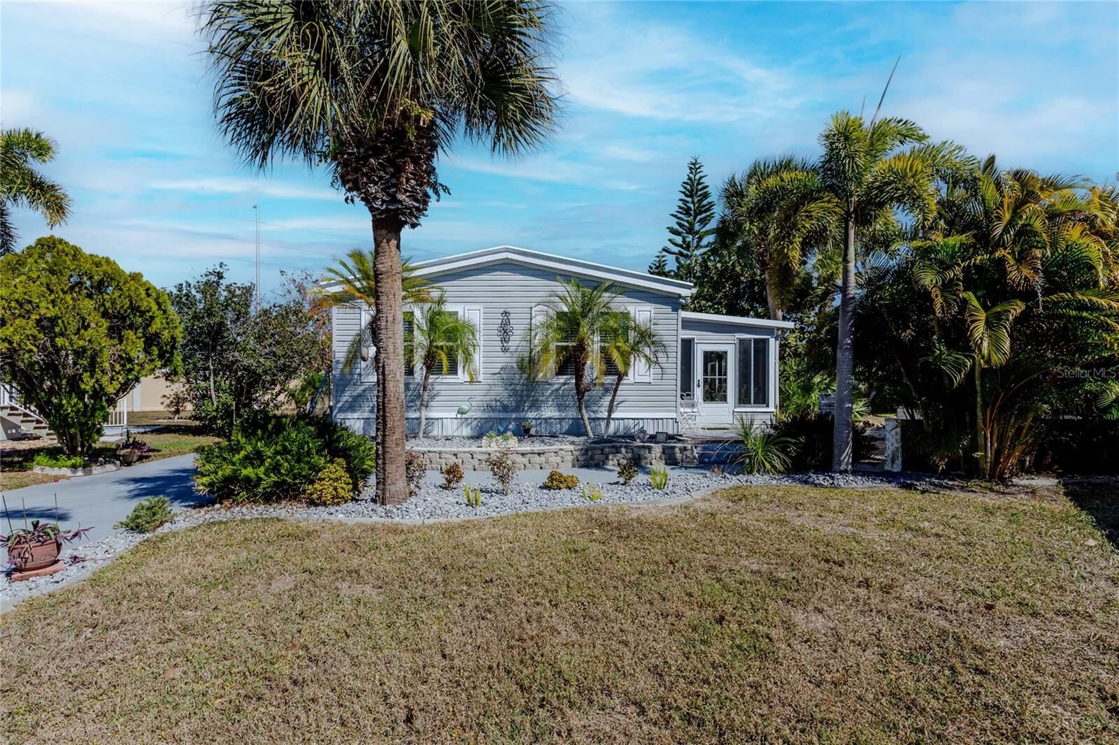 Property Photo:  2100 Kings Highway 52  FL 33980 