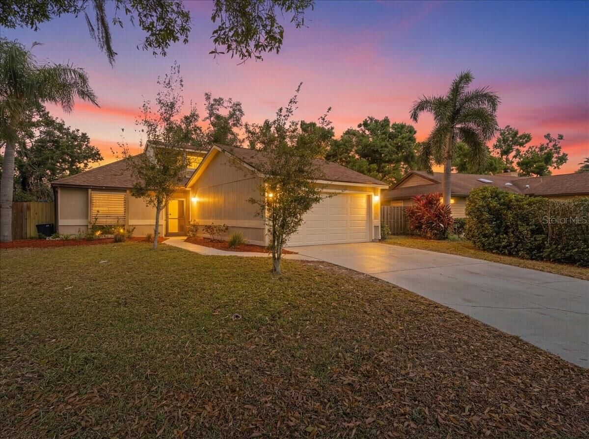Property Photo:  8215 Country Oaks Court  FL 34243 