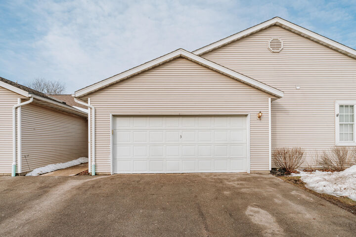 Property Photo: 565 Slinger Rd C-3 WI 53086