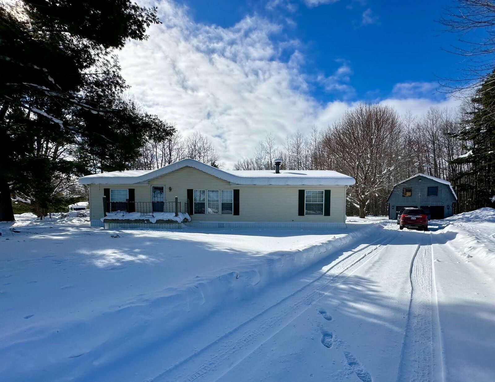 Property Photo:  3131 S 164th Avenue  MI 49421 