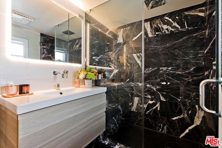 Property Photo:  8155 Manitoba Street 12  CA 90293 