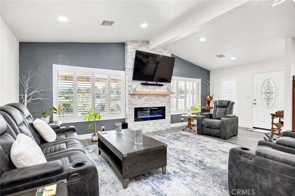 Property Photo:  1612 Brentwood  CA 92545 