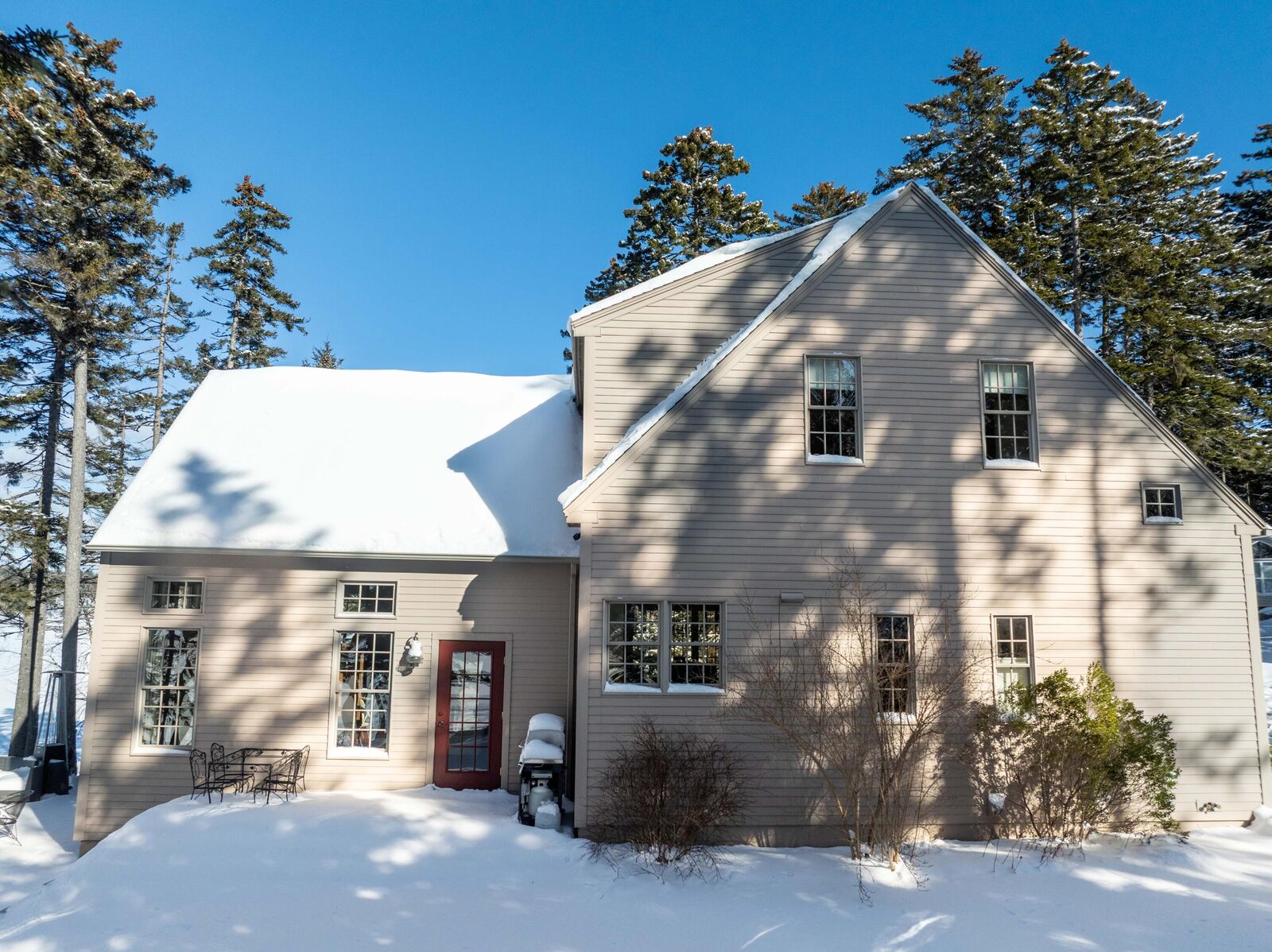 Property Photo:  