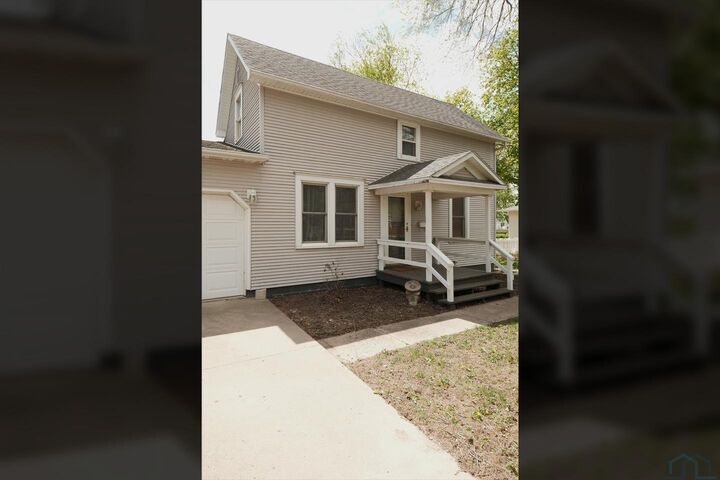Property Photo:  37 9th Street SW  IA 51250 