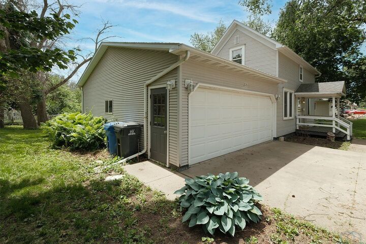 Property Photo: 37 9th Street SW IA 51250
