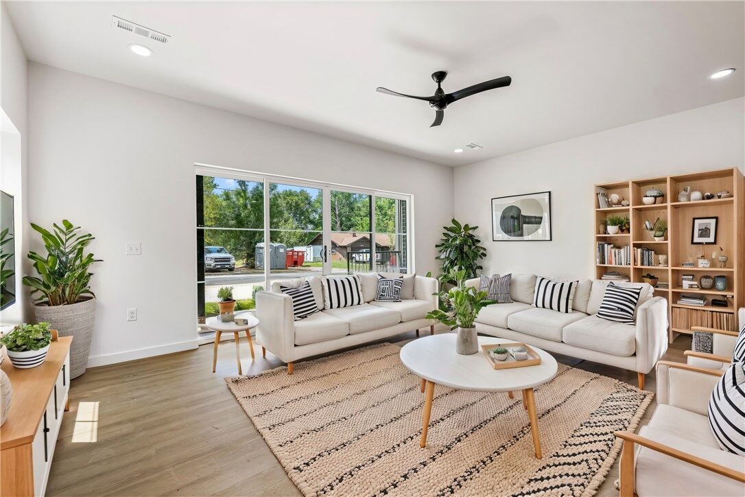 Property Photo: 949 SE 10th Street AR 72712