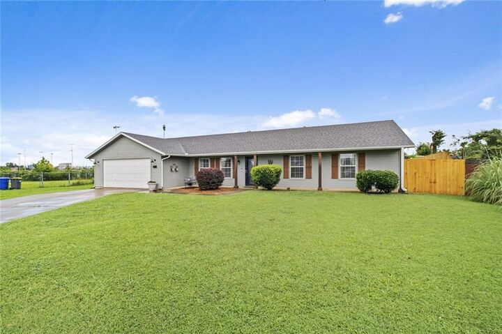 Property Photo:  821 N 12th Terrace  AR 72756 