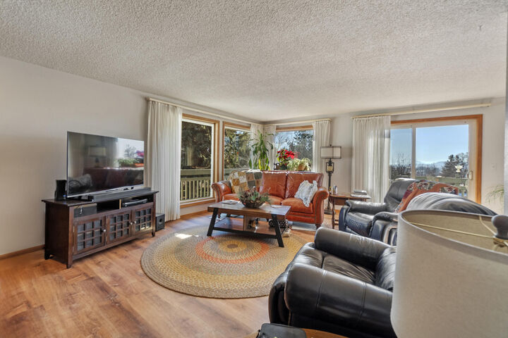 Property Photo:  7575 Cannon Avenue  OR 97603 