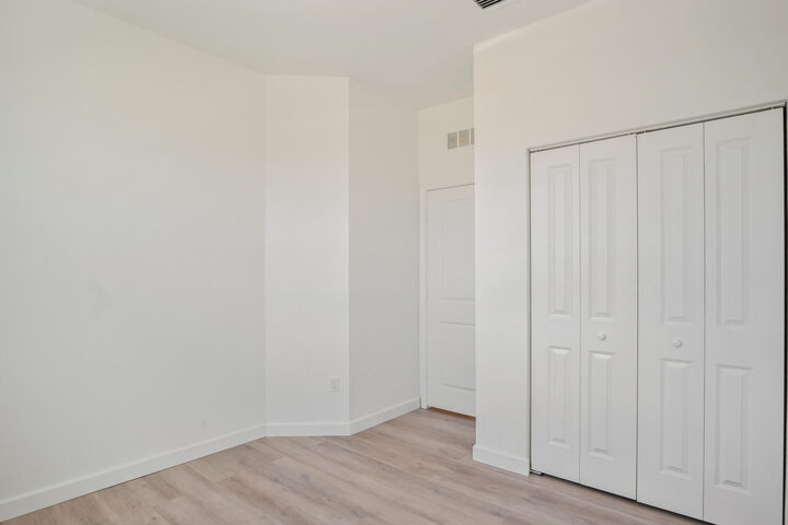 Property Photo:  852 SE Grovebush Lane  FL 34984 