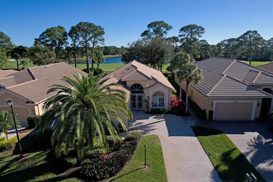 Property Photo: 9313 Avenel Lane FL 34986