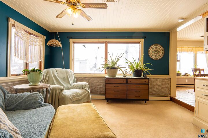 Property Photo:  341 W Ash St  SD 57012 