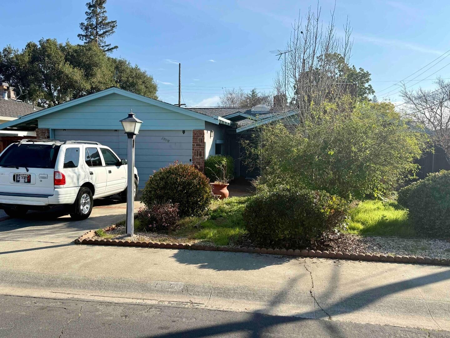 Property Photo:  1600 Don Court  CA 94040 