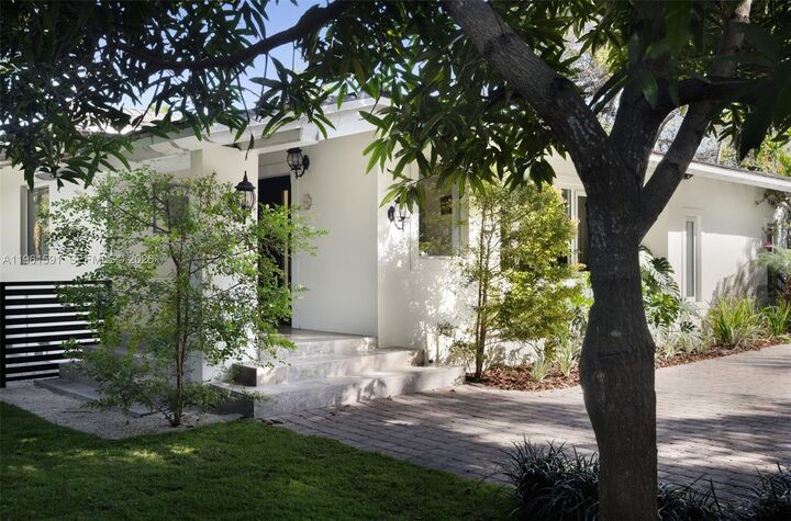 Property Photo: 1101 Coral Way FL 33134