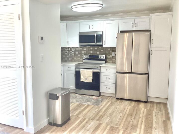 Property Photo:  9423 S Hollybrook Lake Dr 106  FL 33025 