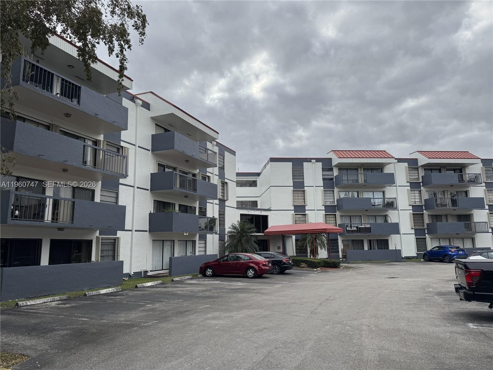 Property Photo: 5800 SW 127th Ave 2408 FL 33183