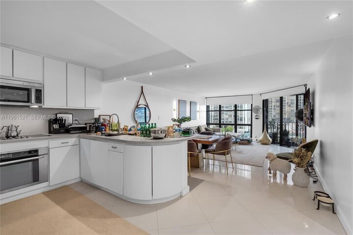 Property Photo:  1925 Brickell Ave 606  FL 33129 