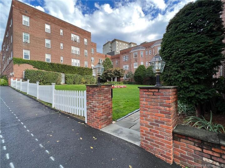 Property Photo:  70 Strawberry Hill Avenue Apt 4-3A  CT 06902 
