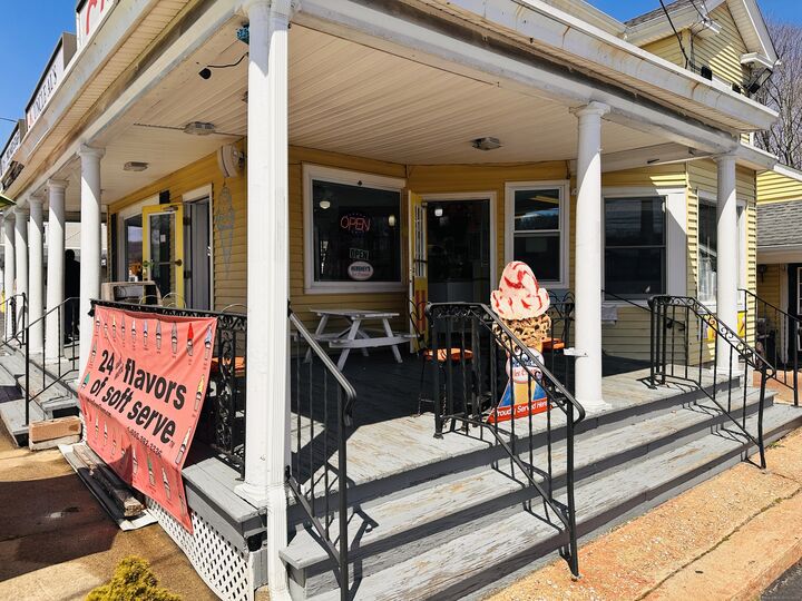 Property Photo:  444 Main Street  CT 06468 