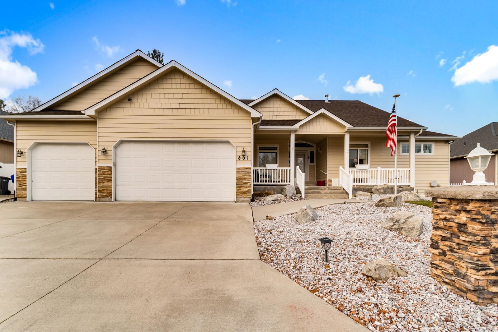 Property Photo:  801 E Huron Dr  WA 99208 