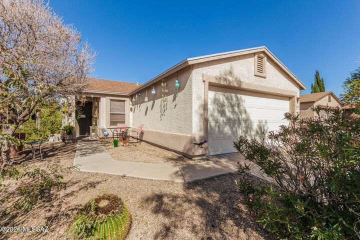 Property Photo:  2595 E Warwick Castle Lane  AZ 85706 