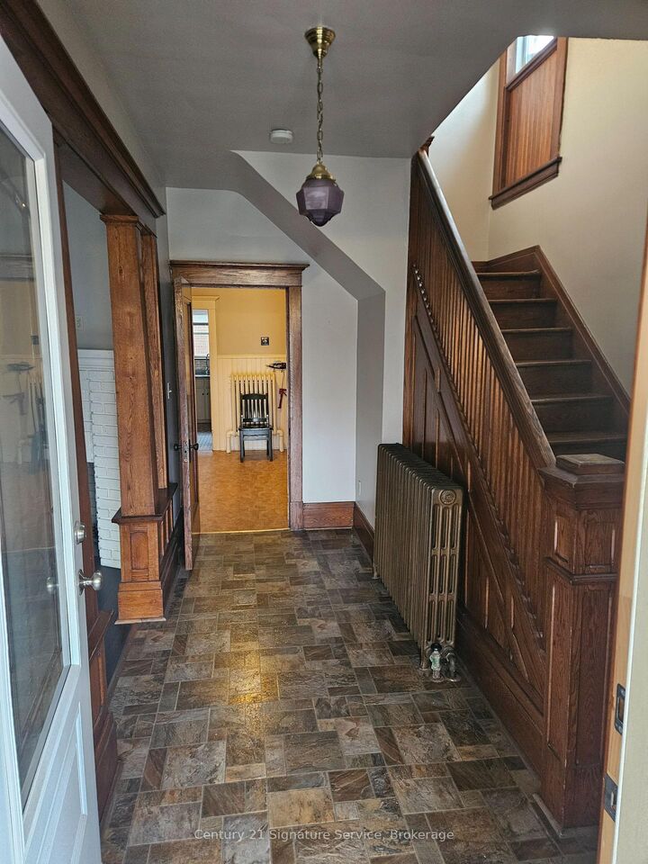 Property Photo:  92 Killaly St West Street W  ON L3K 3L6 