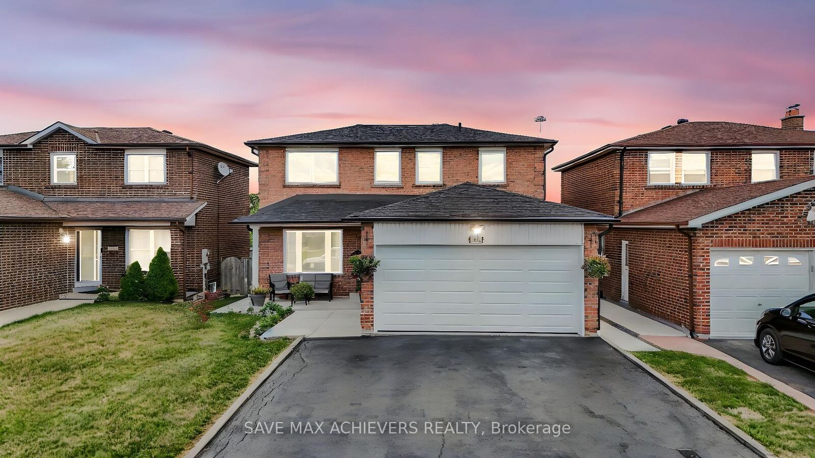 Property Photo: 4024 Longo Circle E ON L4T 4C7
