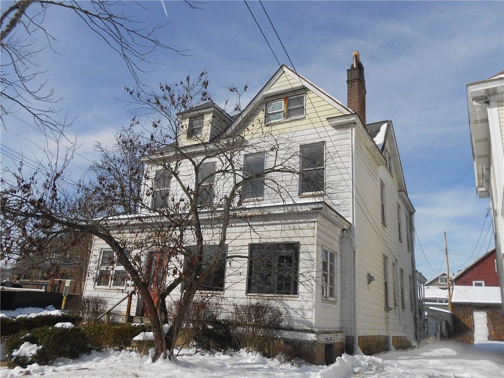 Property Photo:  601 Locust Pl  PA 15143 