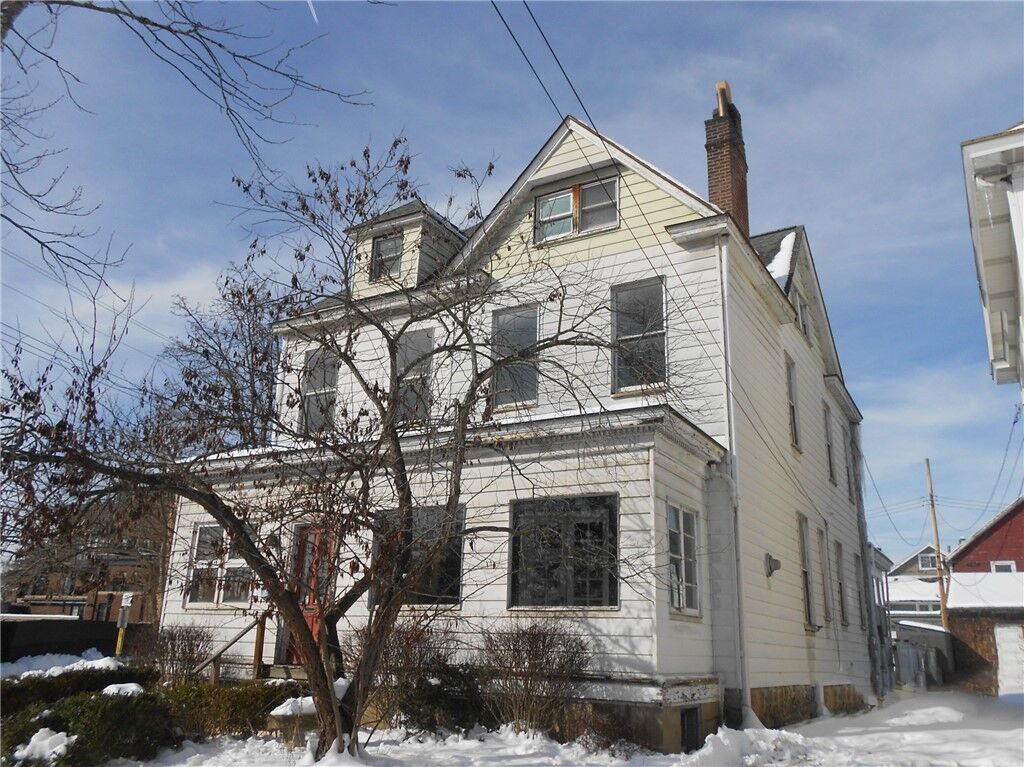 Property Photo:  601 Locust Pl  PA 15143 