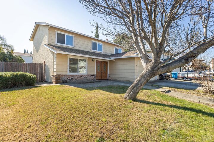 Property Photo: 380 Claridge Court CA 95687