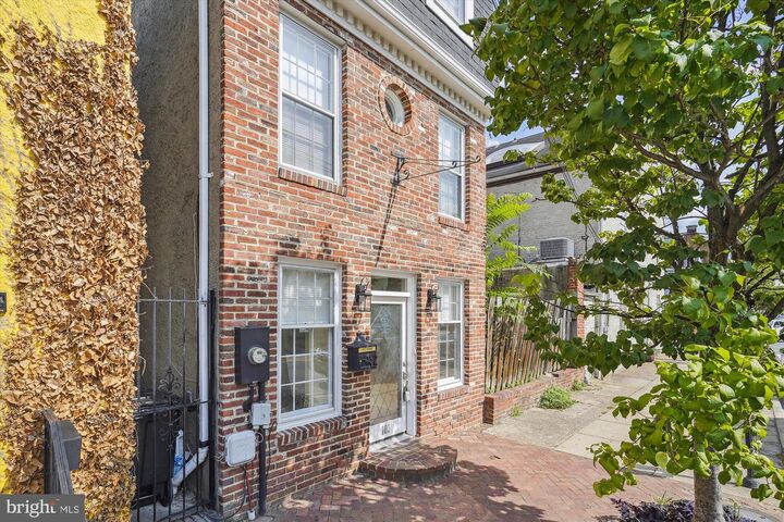 Property Photo:  101 N West Street  VA 22314 