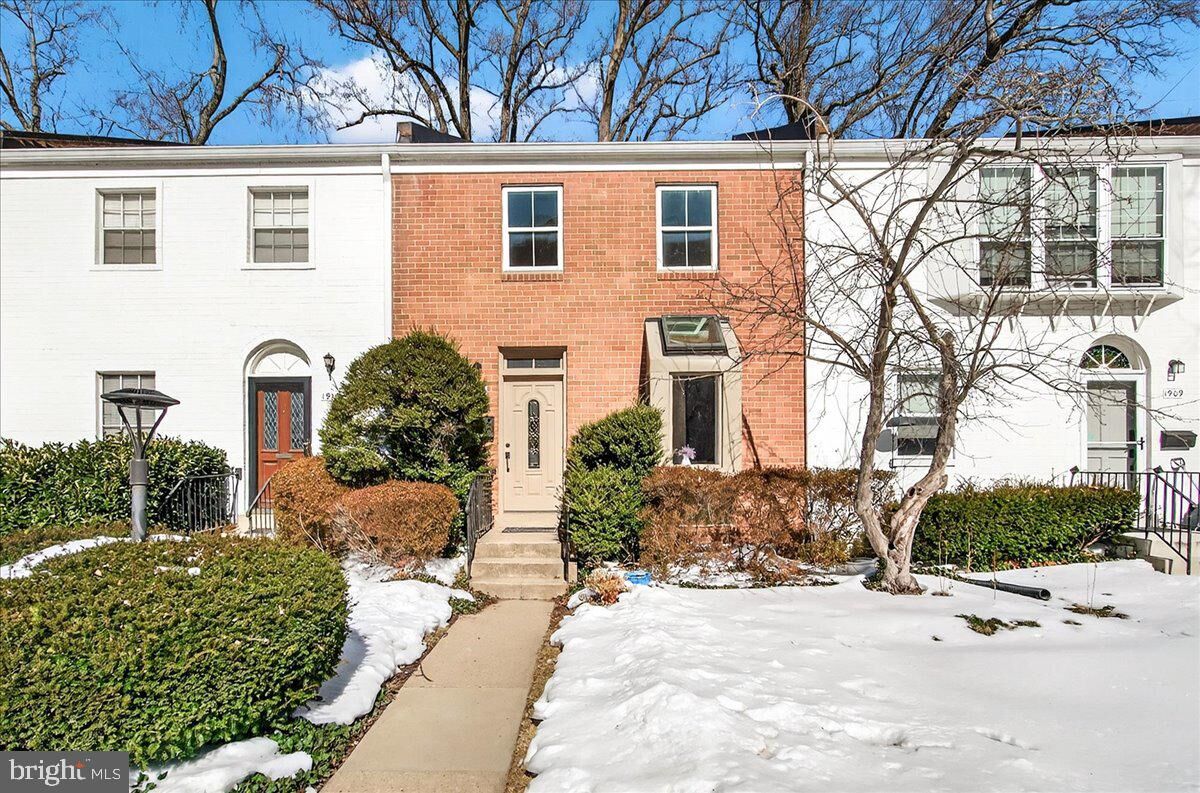 Property Photo:  1911 Lyttonsville Road 1911  MD 20910 