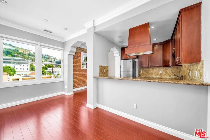 Property Photo:  1236 N Flores St  CA 90069 