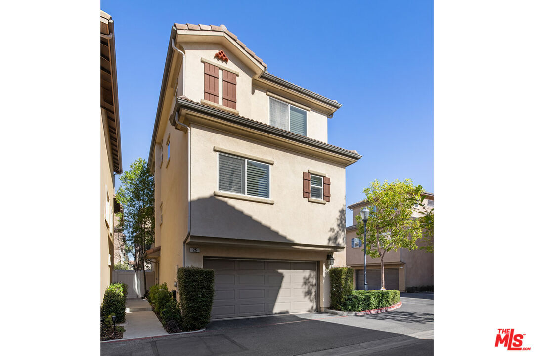 Property Photo:  6840 De Celis Pl  CA 91406 