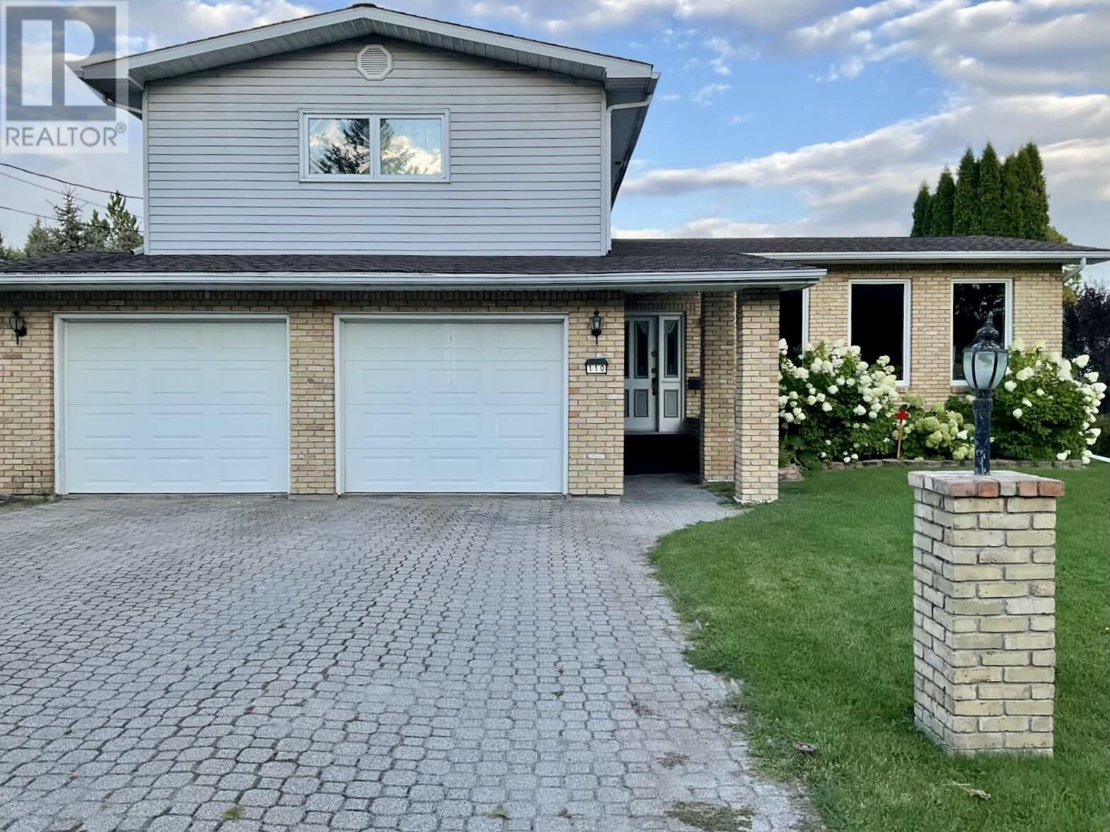 Property Photo:  110 Oakwood Rd  ON P9A 3V3 