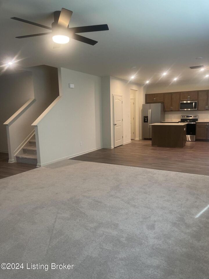 Property Photo:  804 Harland Ct  KY 40065 