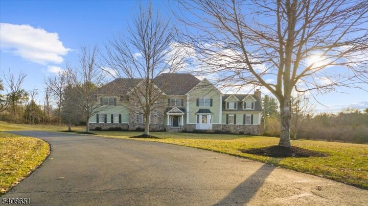 Property Photo:  4 Steinbeck Ct  NJ 08848 