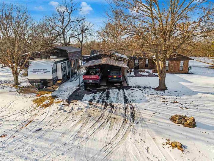 Property Photo:  406 Shady Lane  OK 73527 