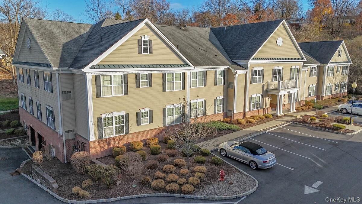 Property Photo:  216 Canter Court  NY 10924 