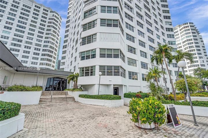 Property Photo: 999 Brickell Bay Drive 1202 FL 33131