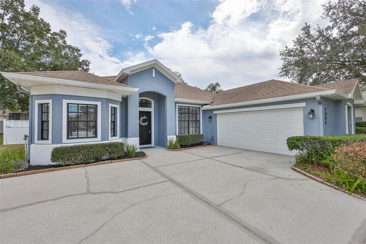 Property Photo: 2806 Brooke Pines Court FL 33566