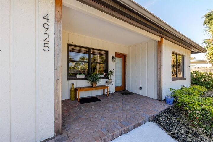 Property Photo:  4925 Remington Drive  FL 34234 